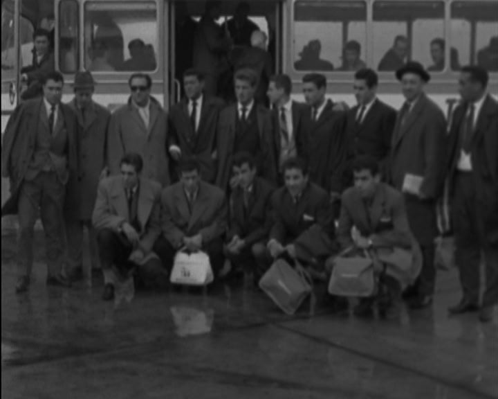 Futebol: chegada da equipa do Leixões