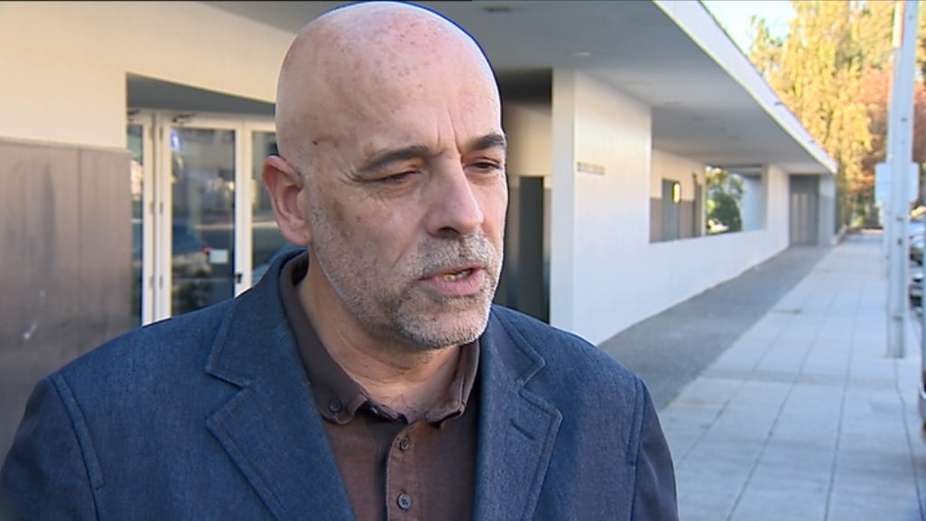 Aluna filma lagarta viva na comida