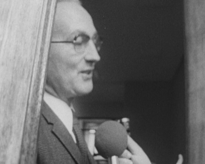 Oficiais refugiados na Embaixada da RFA