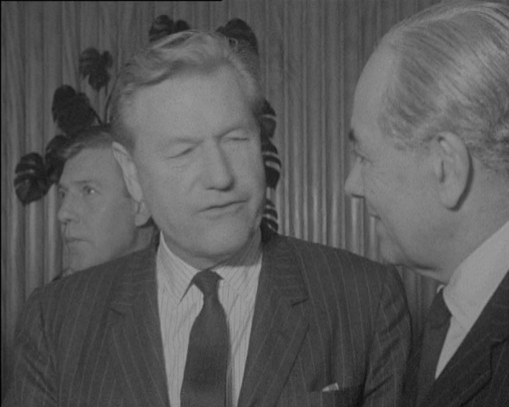 Nelson Rockefeller visita Salazar no Hospital da Cruz Vermelha