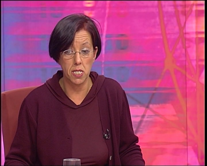 Crise política devido à dissolução do parlamento