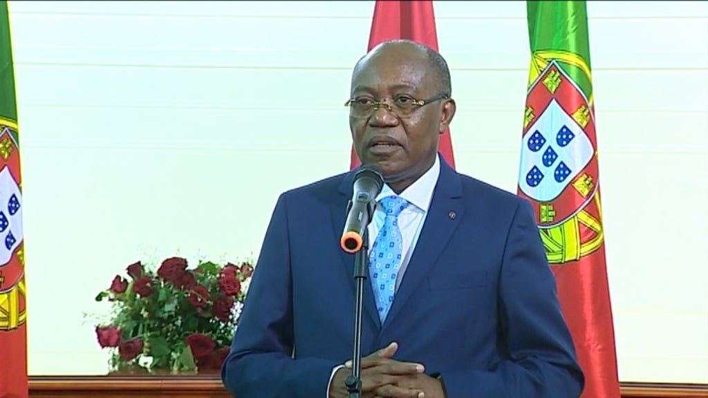 Augusto Santos Silva em Luanda