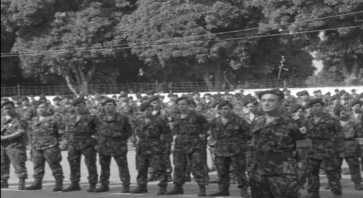 Spínola preside a cerimónia militar em Bolama