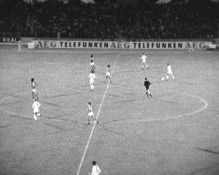 Futebol: SL Benfica vs Újpest FC