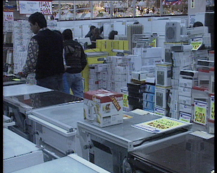 Hipermercados fechados ao Domingo