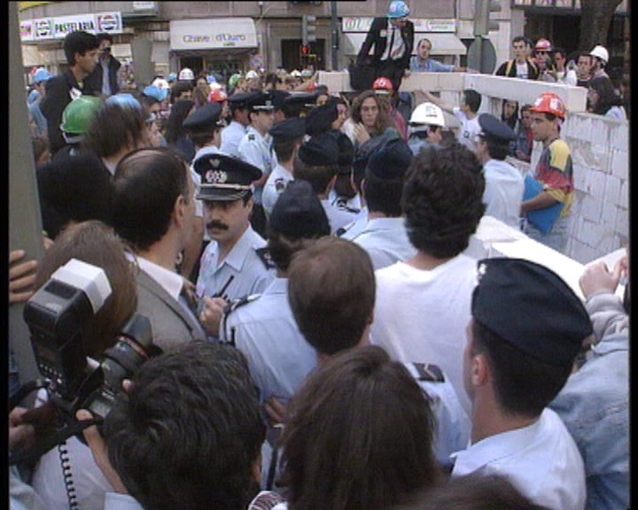 Confrontos entre estudantes e polícia