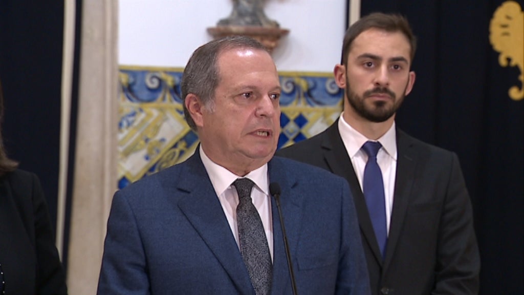 PS e PSD trocam acusações