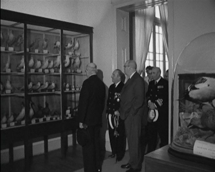 Visita de Américo Tomás ao Aquário Vasco da Gama