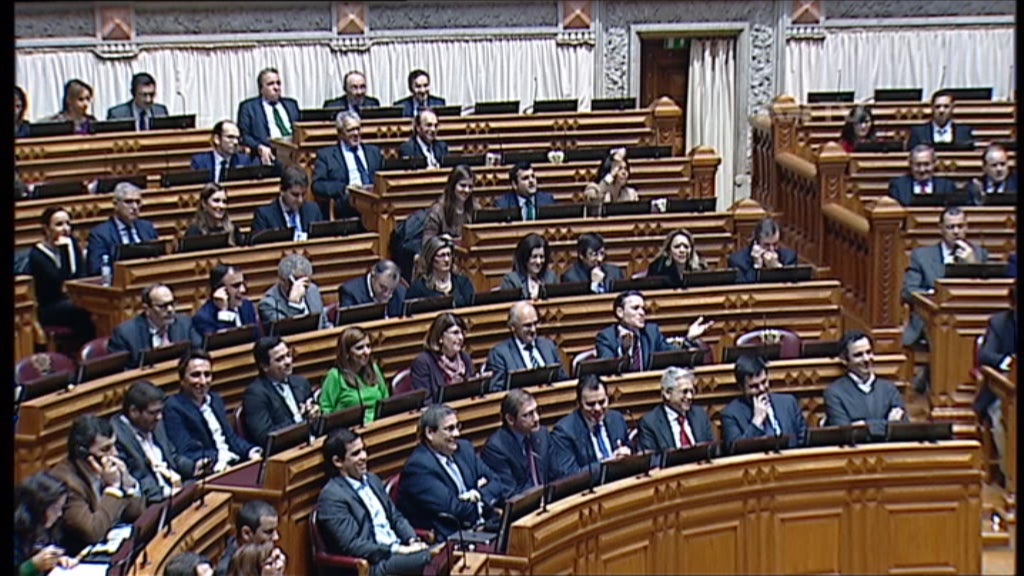 Debate quinzenal na AR: Défice abaixo dos três por cento