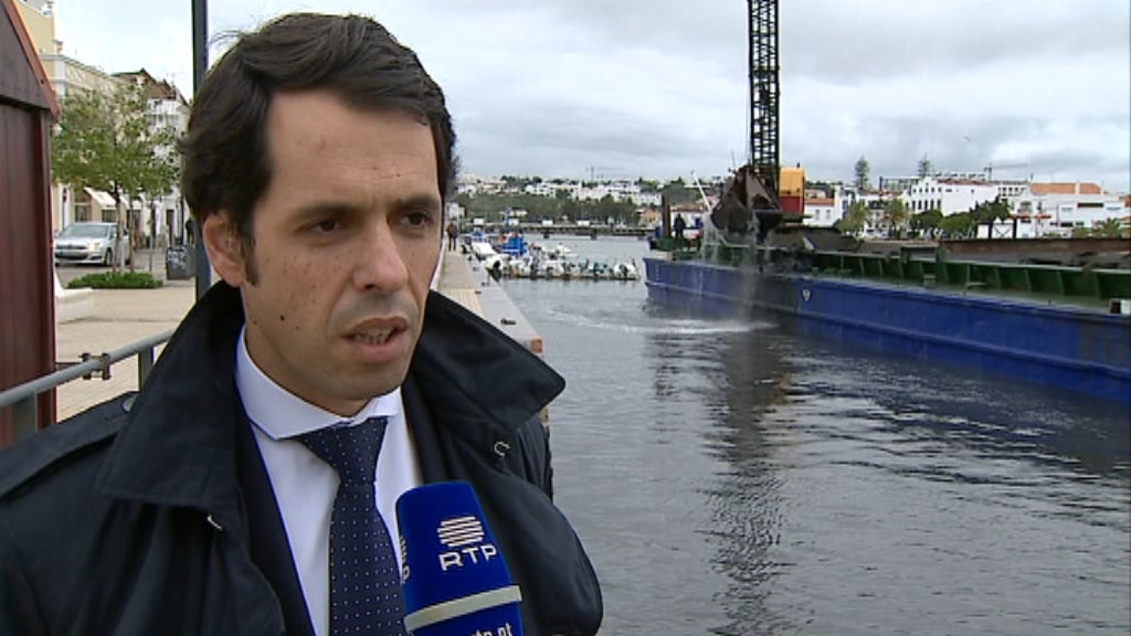 Dragagem no rio Gilão