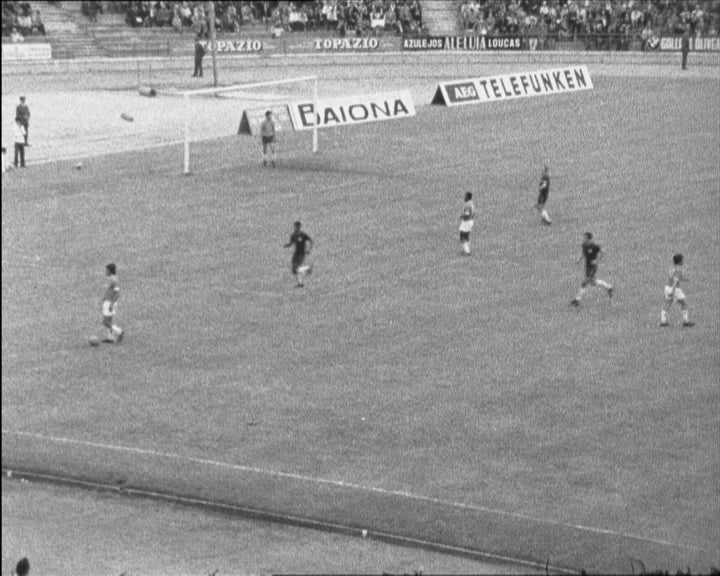 Futebol: União de Coimbra vs Salgueiros