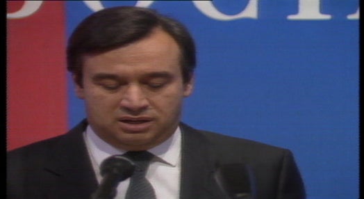 António Guterres anuncia candidatura