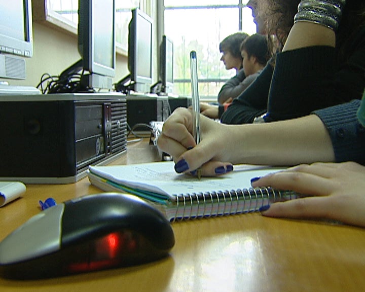 Alunos copiam informações da Internet