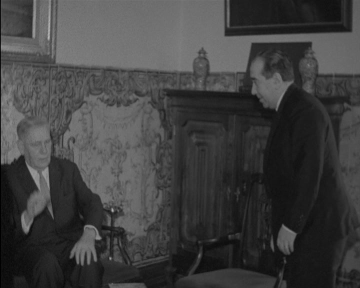 Heinrich Krone apresenta cumprimentos a Franco Nogueira