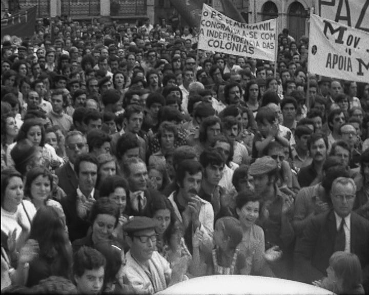 Manifestação de celebração pelo fim da guerra colonial em Coimbra