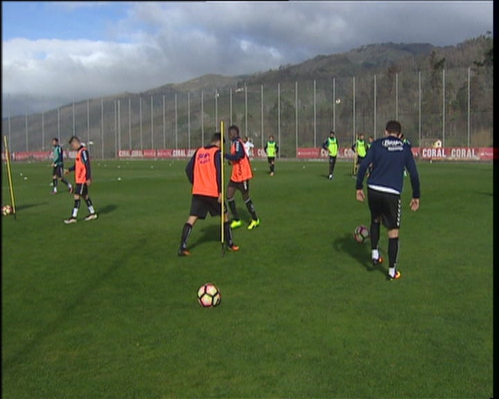 Futebol: treino do Nacional