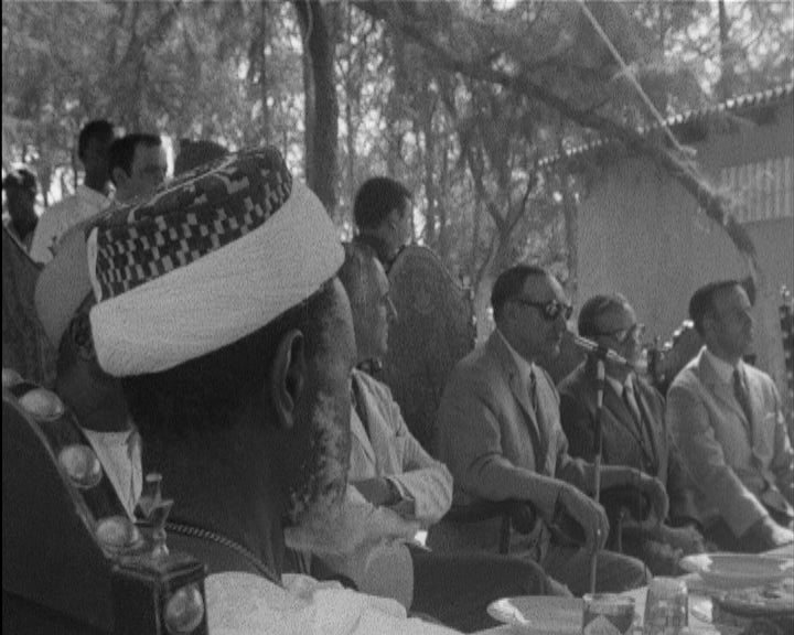 António de Spínola almoça com Fulas e Mandigas