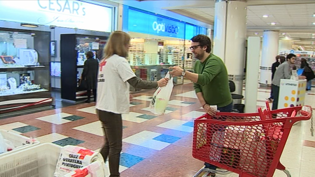 Campanha de recolha de alimentos da Cruz Vermelha