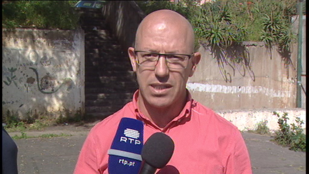 CDS/PP-Madeira visita bairro da Palmeira