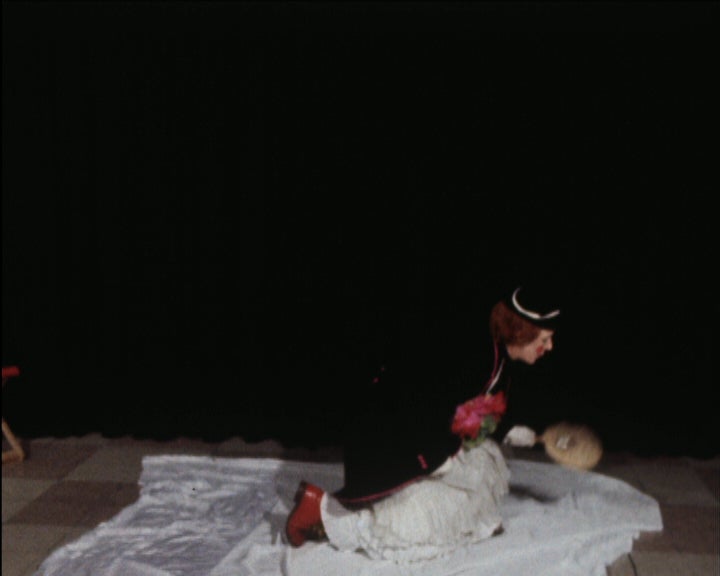 Espetáculo “Dona de Casa – Uma Partícula de Circo”