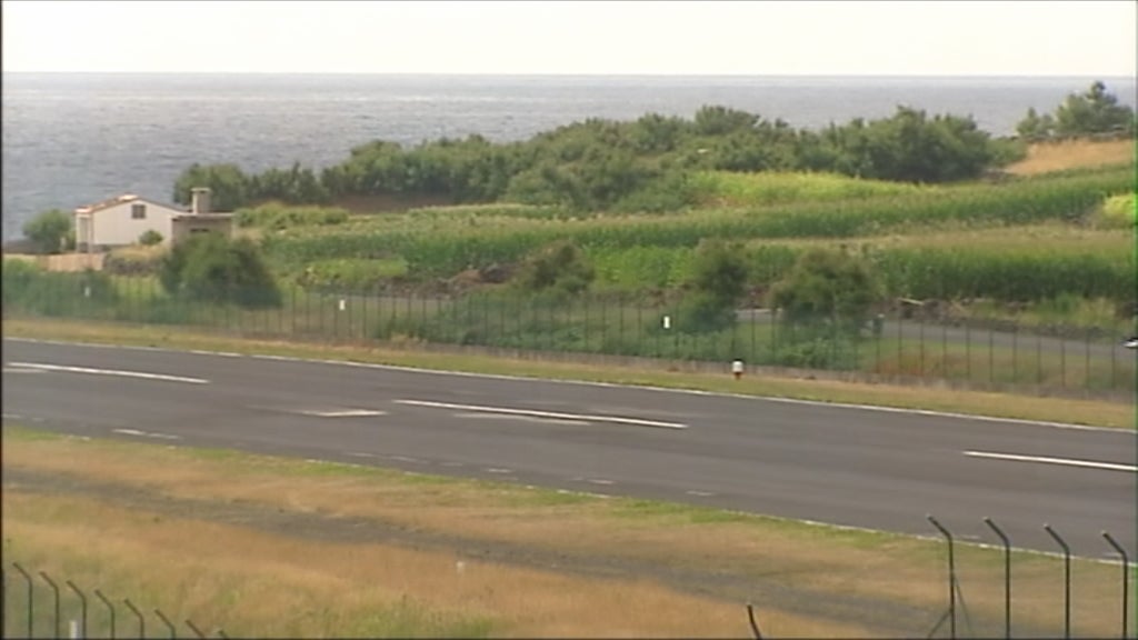 Raio atinge avião da SATA
