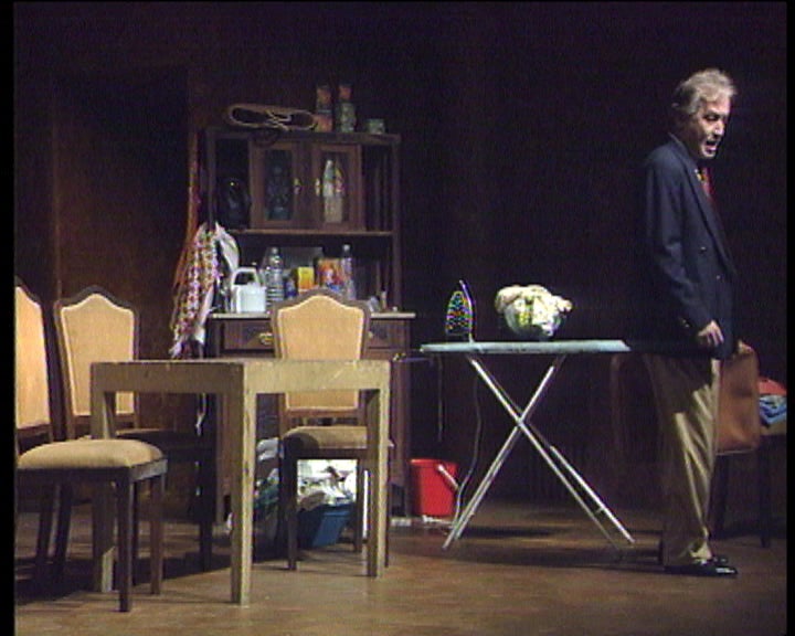 Peça de teatro “Dá Raiva Olhar Para Trás”