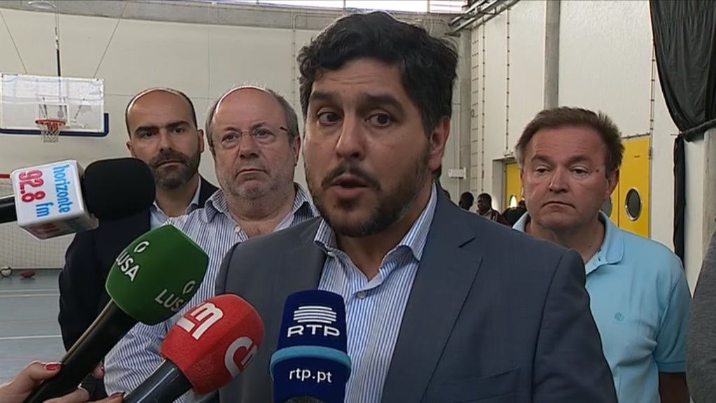 Desalojados do incêndio em Loures