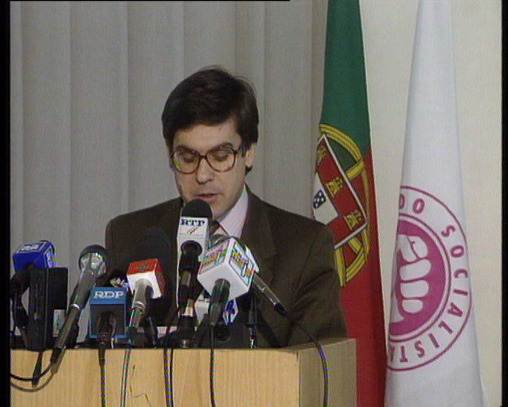 Jorge Lacão critica o PSD