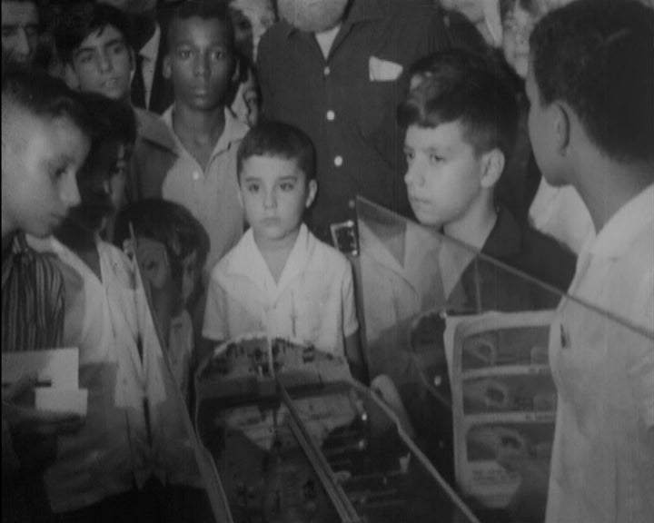 Visita do Capitão Furacão ao Pavilhão de Portugal no Rio de Janeiro