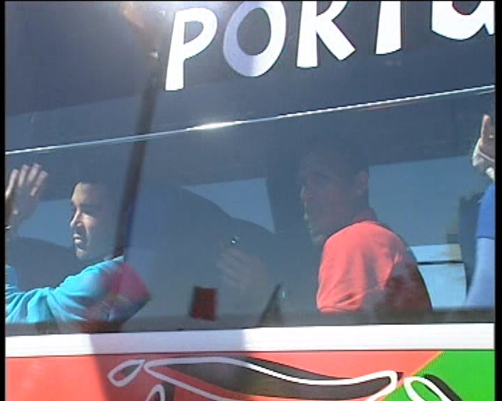Chegada do autocarro da Selecção Nacional de Futebol