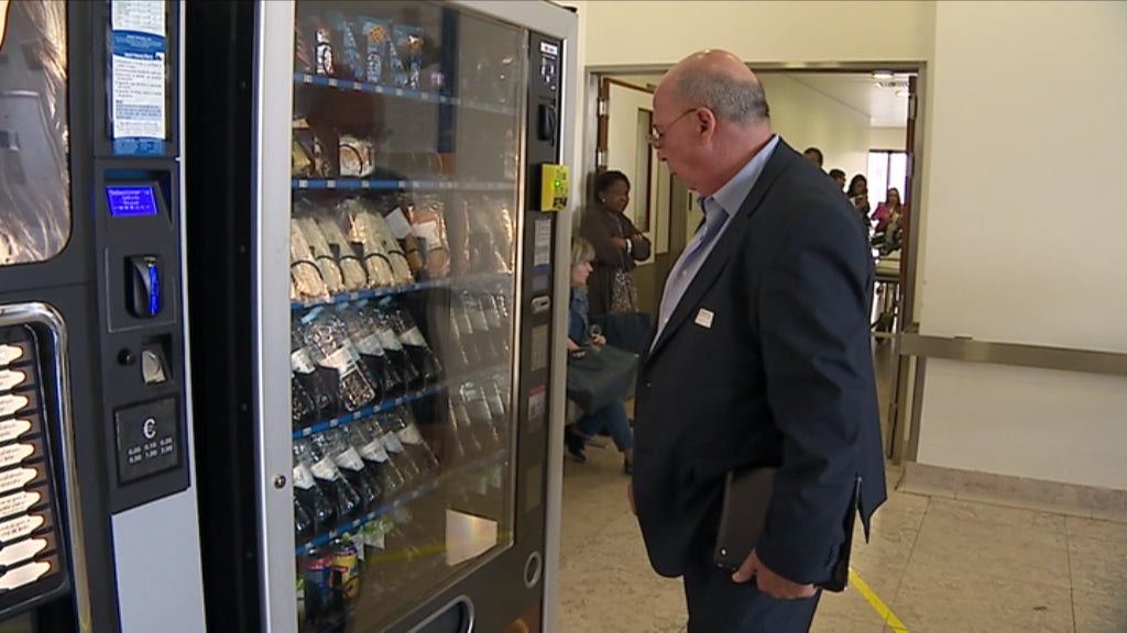 Máquinas de venda automática com restrições nos hospitais públicos