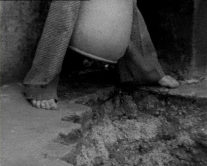 Moradores Constroem Ramal de Esgoto