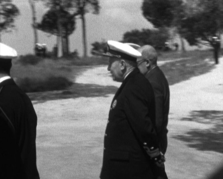 Américo Tomás e Almirante Pereira Crespo visitam a Escola de Fuzileiros Navais