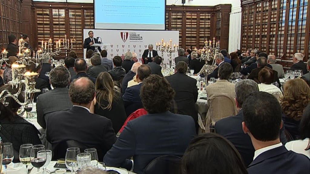 Reação de Paulo Macedo aos protestos em Almeida