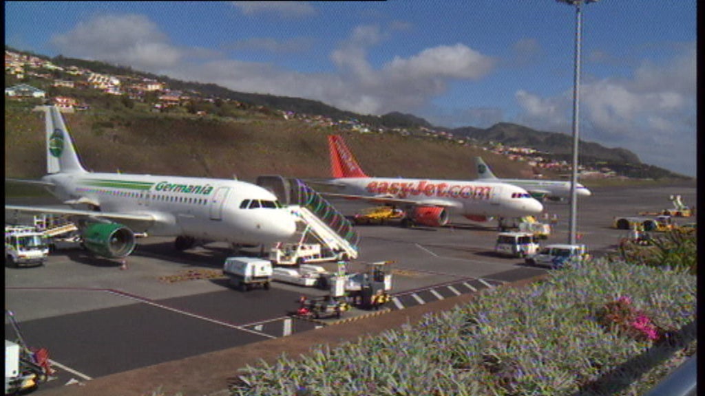 Passageiros com bilhete, sem voo para o Funchal