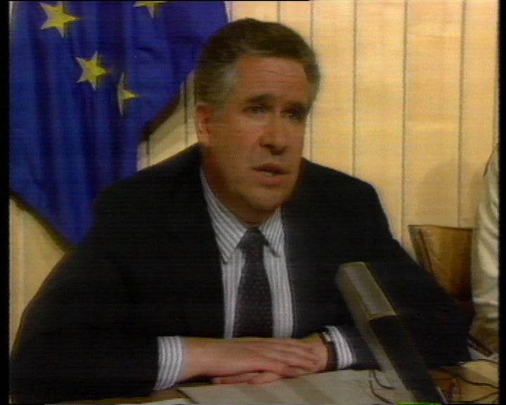 Demolição do edifício da CE