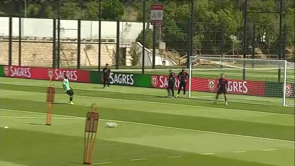Futebol: Treino da Seleção Nacional
