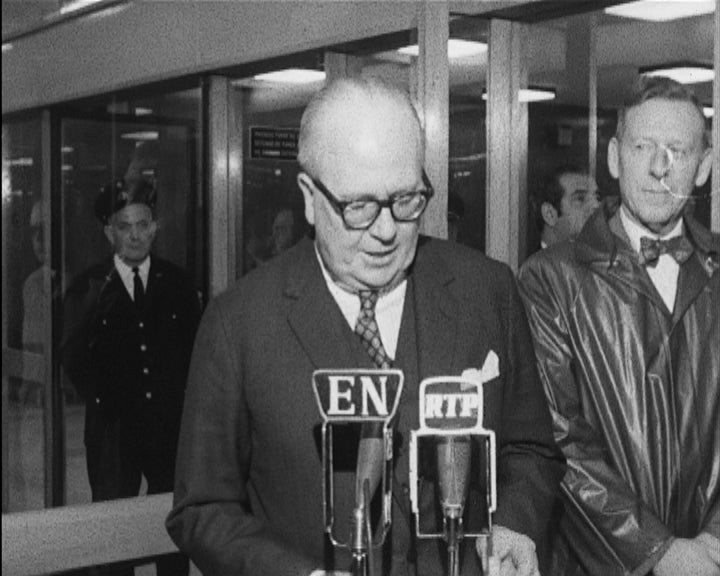 Partida de Ridgway B. Knight para Luanda