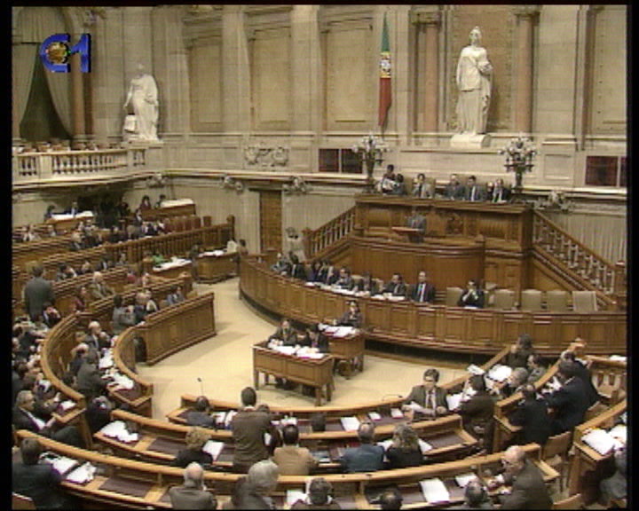 AR ratifica Tratado de Maastricht