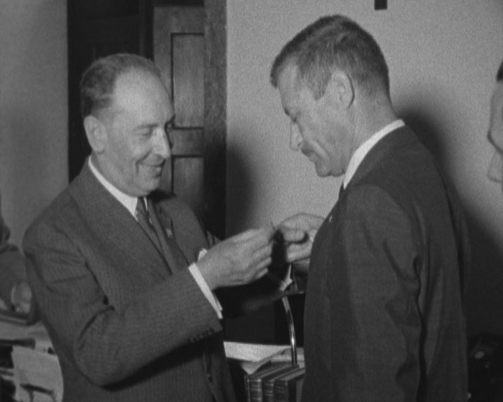 Pascual y Tejera é condecorado