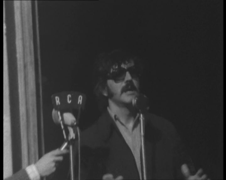 Manifestação de apoio ao MFA e contra a independência em Angra do Heroísmo