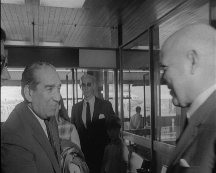 Ministro dos Negócios Estrangeiros parte para a Islândia