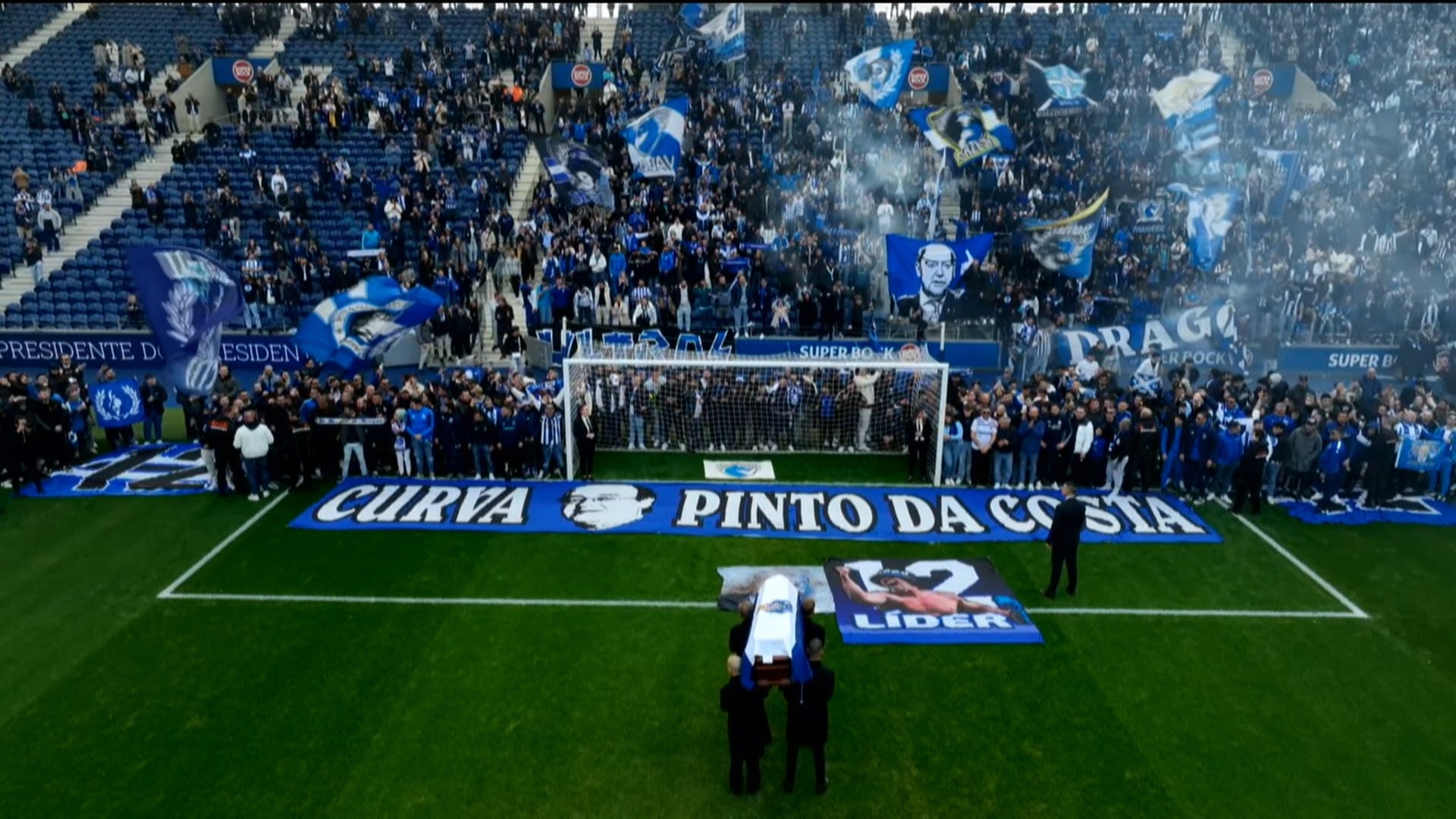 Cerimónia fúnebre no estádio do Dragão