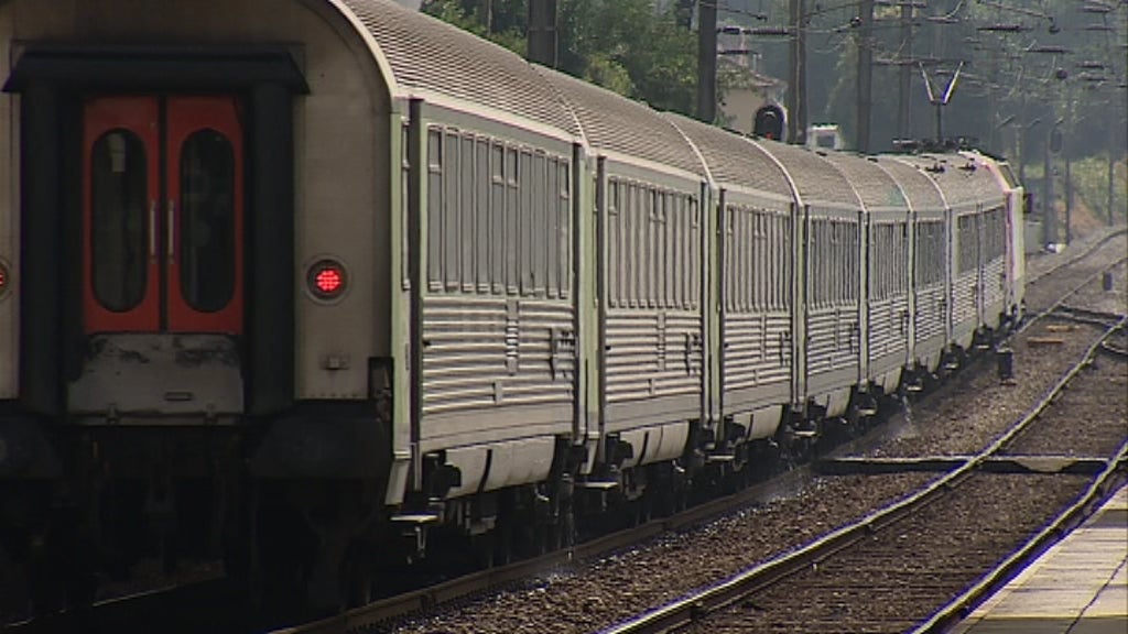 CP aluga comboios e unidade elétrica à Renfe