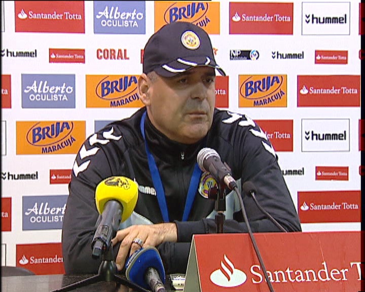 Futebol: treino do Nacional