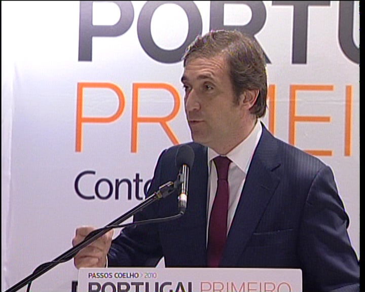 Pedro Passos Coelho critica executivo de José Sócrates