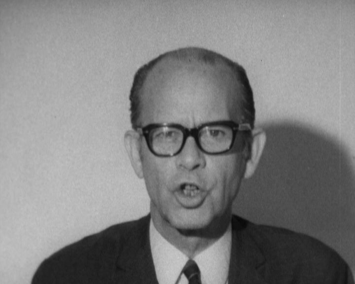 Domingos Mascarenhas comenta a política desenvolvida em Moçambique