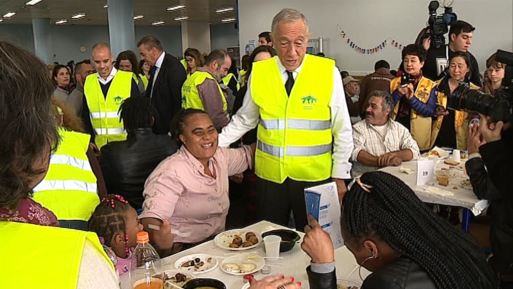 Marcelo Rebelo de Sousa com Sem-Abrigo