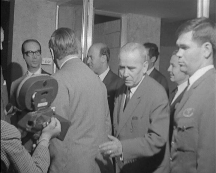 Américo Tomás e membros do governo visitam Salazar no hospital