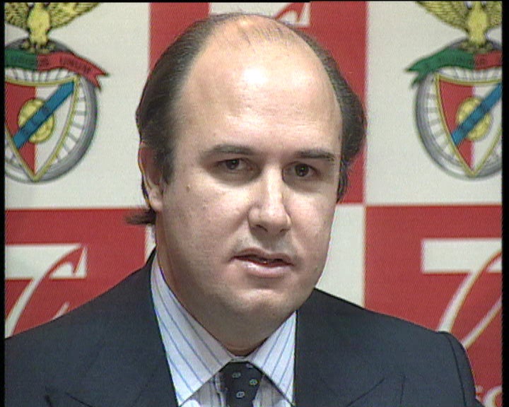 Futebol: Dean Saunders novo jogador do Benfica